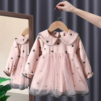 2023 Осенне-зимнее платье принцессы из тюля для девочек младшего возраста, детские платья с принтом в форме сердца, стильные наряды в корейском стиле для младенцев